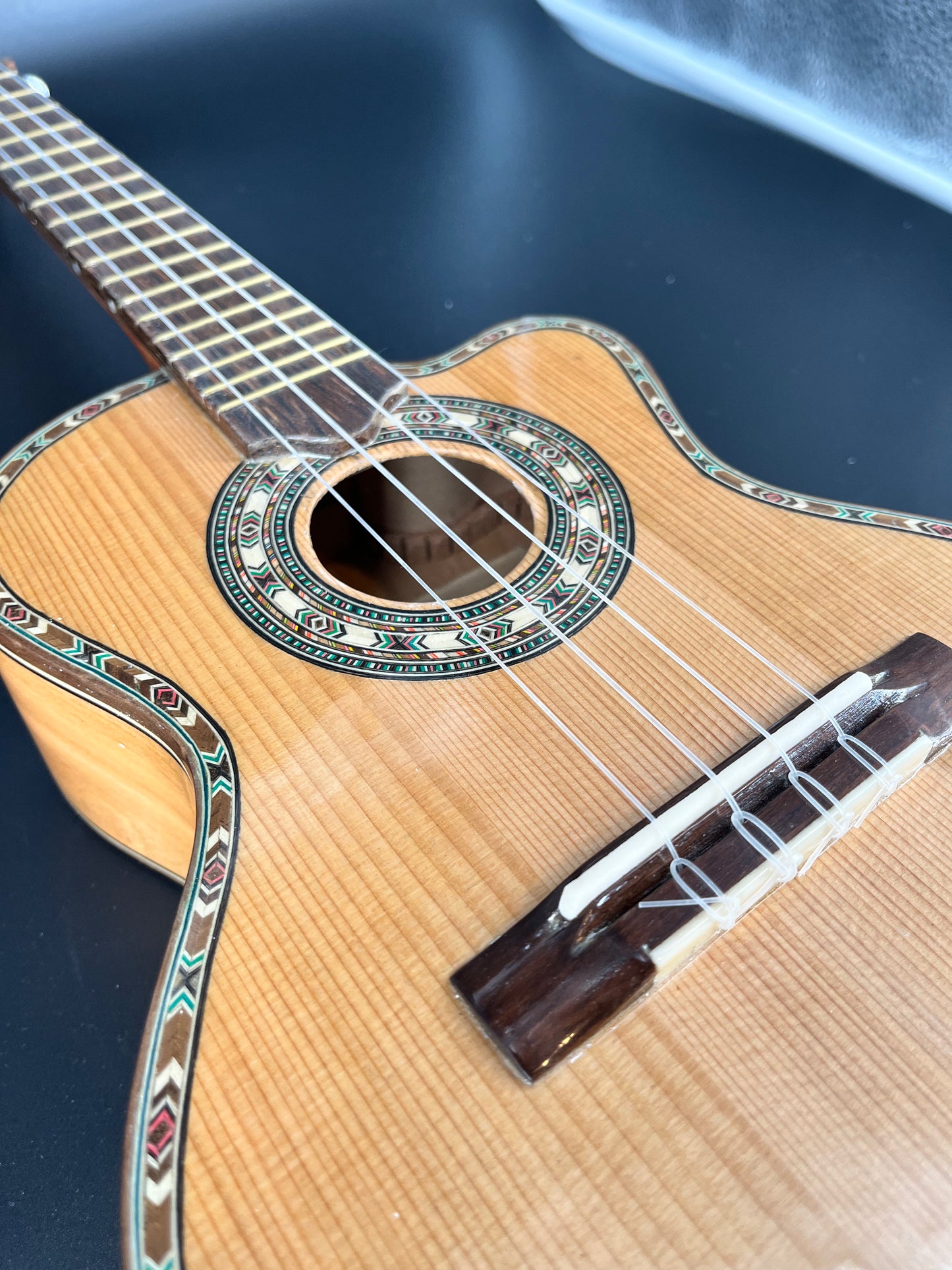 Summit Tenor Ukulele Spruce / Cherry #26