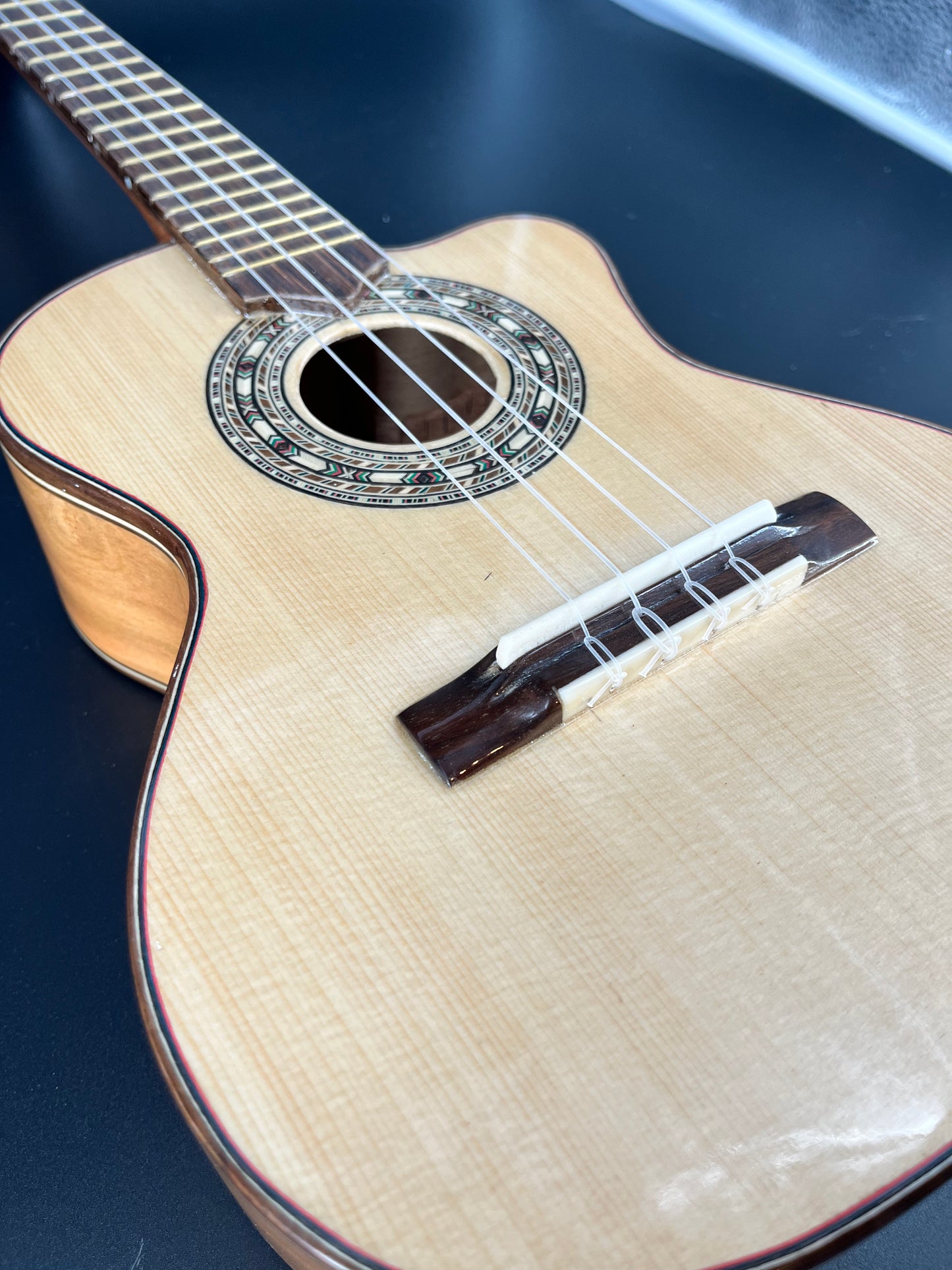 Summit Tenor Ukulele Spruce / Cherry #28