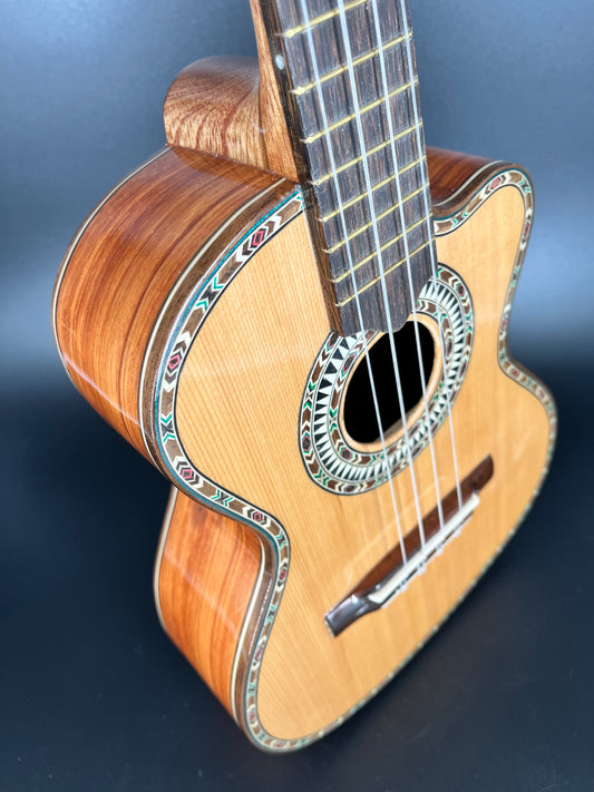 Summit Tenor Ukulele Spruce / Mahogany #31