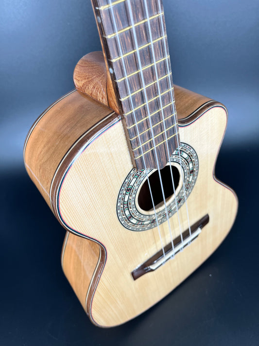 Summit Tenor Ukulele Spruce / Cherry #28