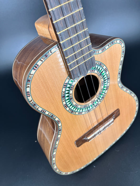 Summit Tenor Ukulele Spruce / Mahogany #29