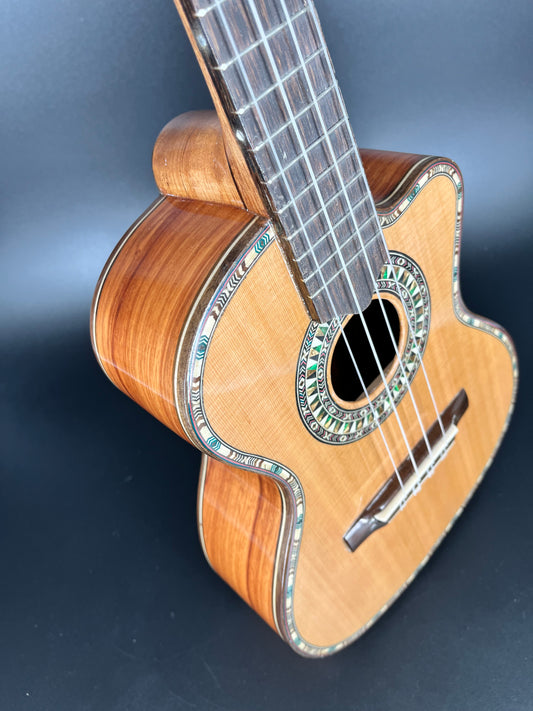 Summit Tenor Ukulele Spruce / Cherry #30