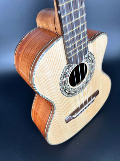 Summit Tenor Ukulele Spruce / Mahogany #35