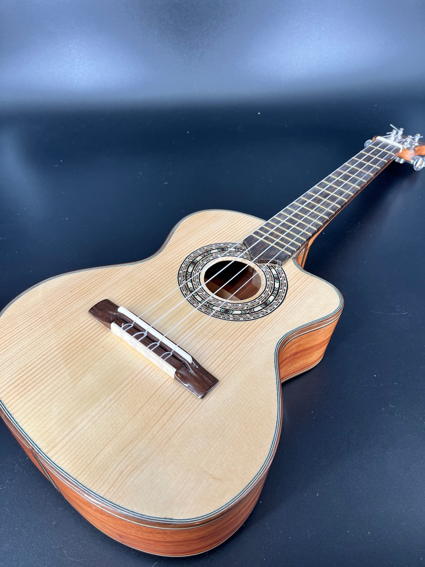 Summit Tenor Ukulele Spruce / Mahogany #35