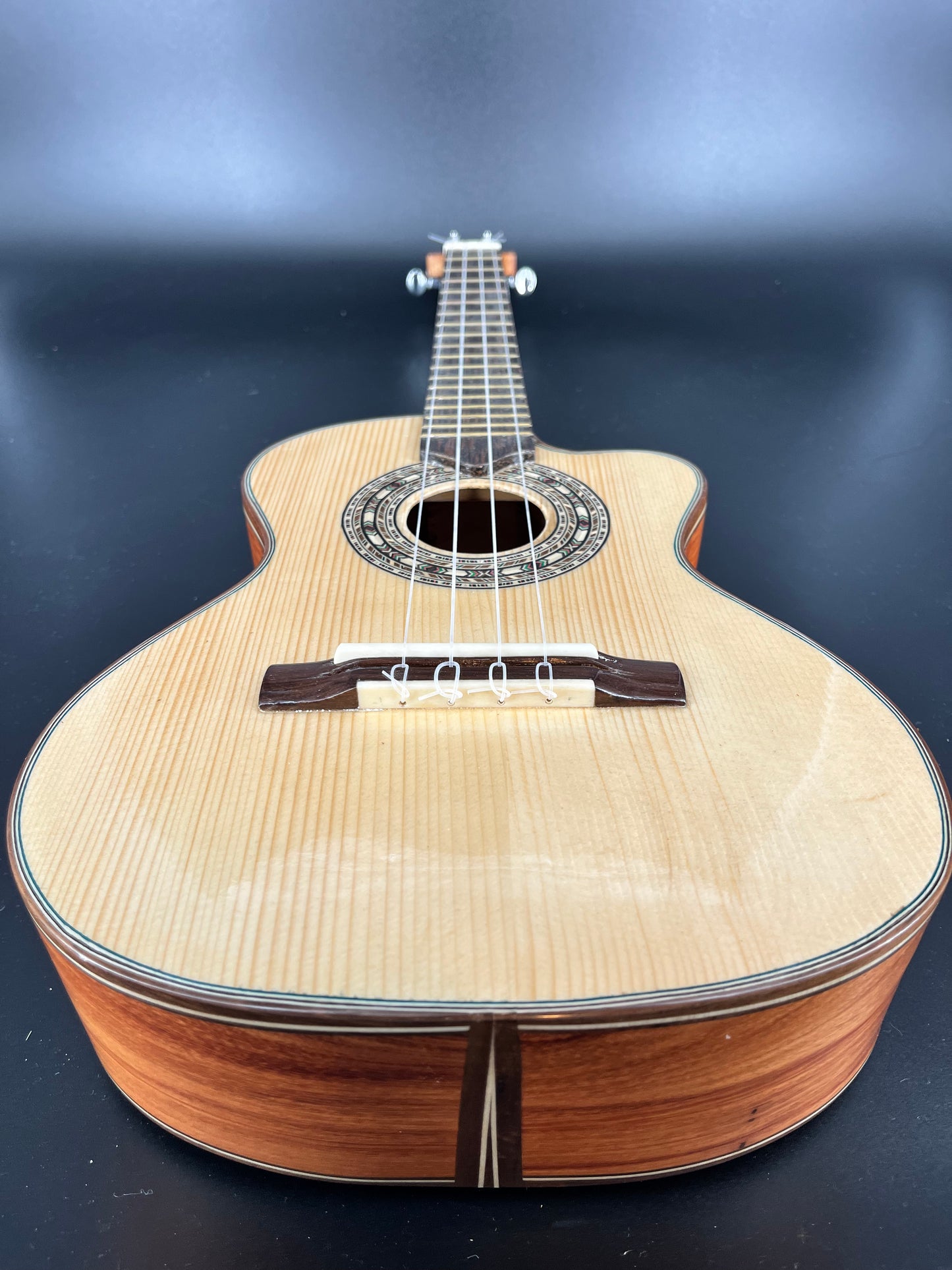 Summit Tenor Ukulele Spruce / Mahogany #35